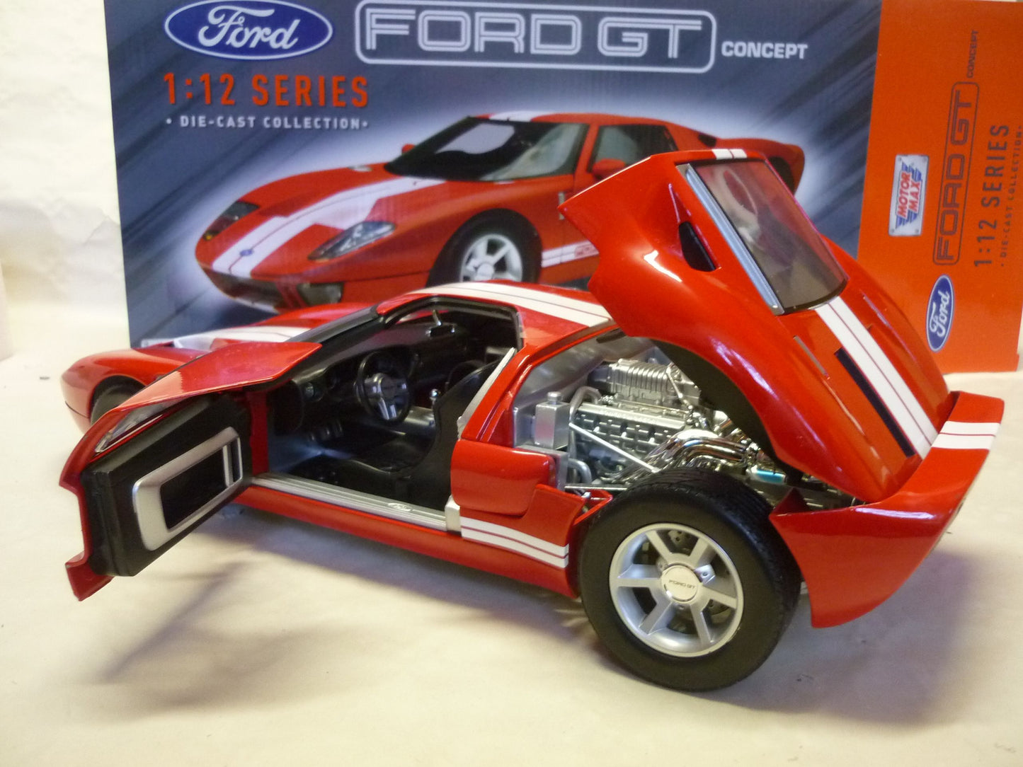 Ford GT - 1/12 Motormax