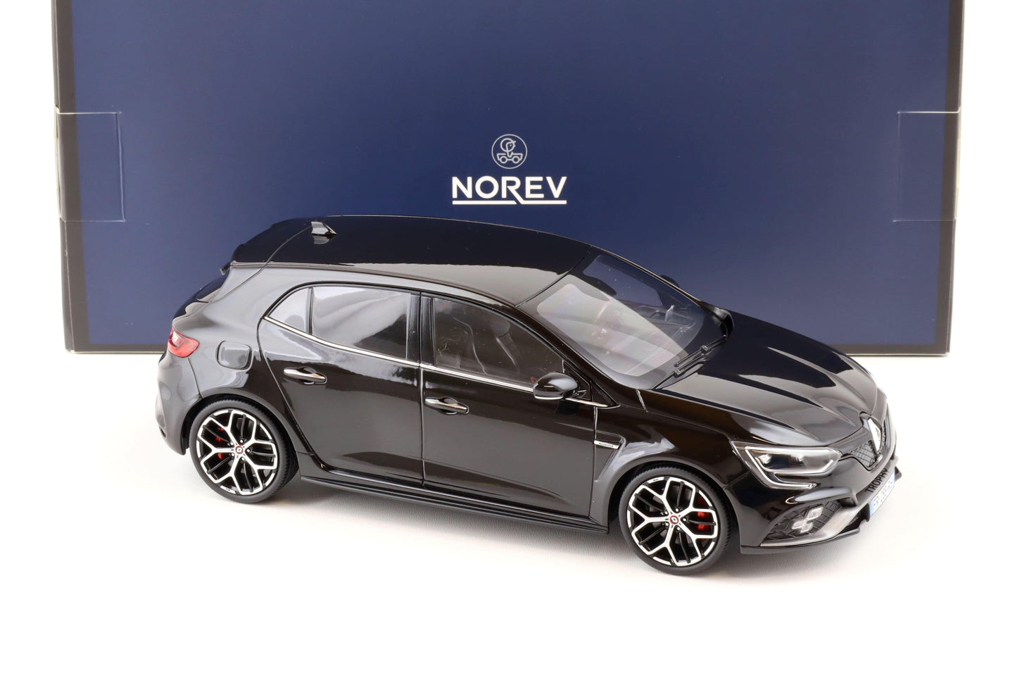 Renault Megane RS Trophy negru cu numar individual 300pcs - 1/18 Norev