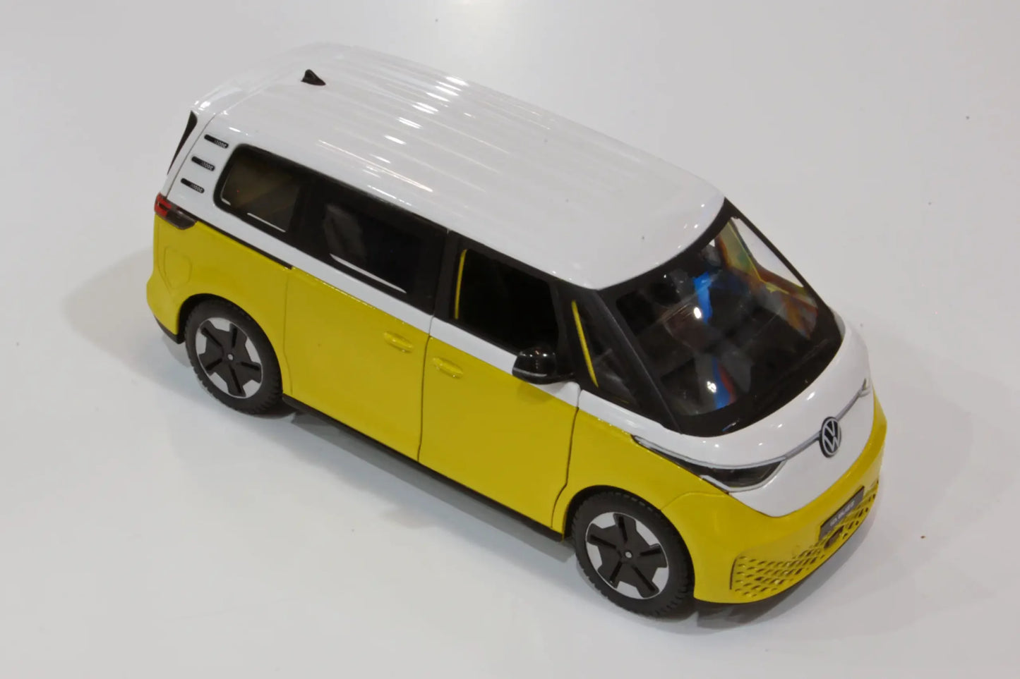 Volkswagen ID Buzz 2023 - 1/24 Maisto