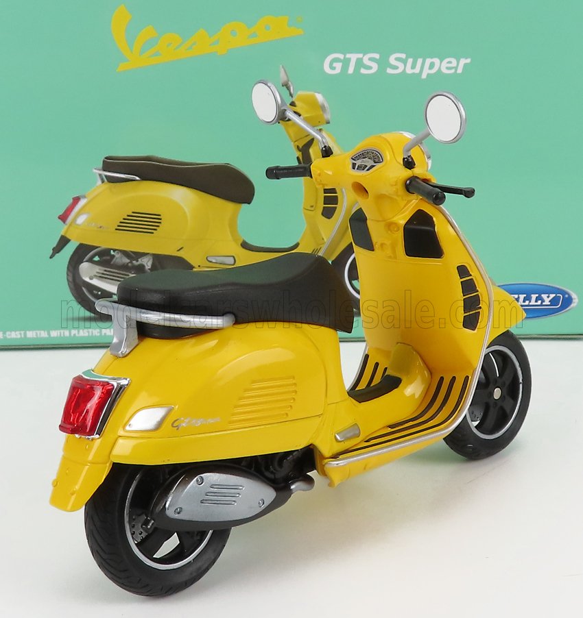 Scooter Vespa GTS Super galben - 1/12 Welly