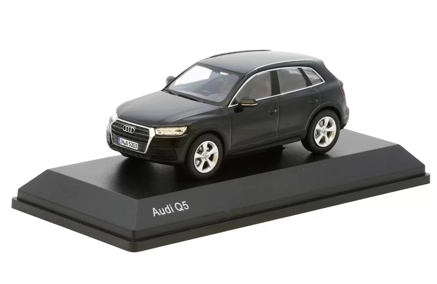 Audi Q5 negru cu vitrina plexiglass - 1/43 Spark