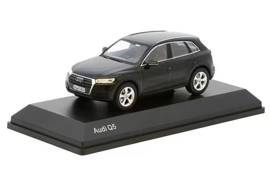 Audi Q5 negru cu vitrina plexiglass - 1/43 Spark