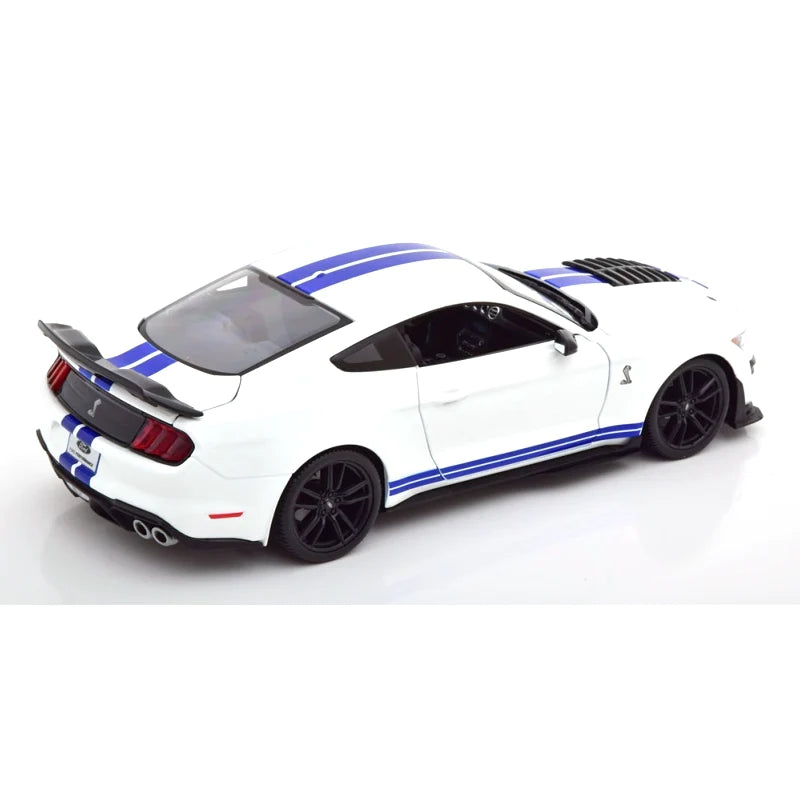 Ford Mustang Shelby GT500 2020 alb cu dungi albastre - 1/18 Maisto