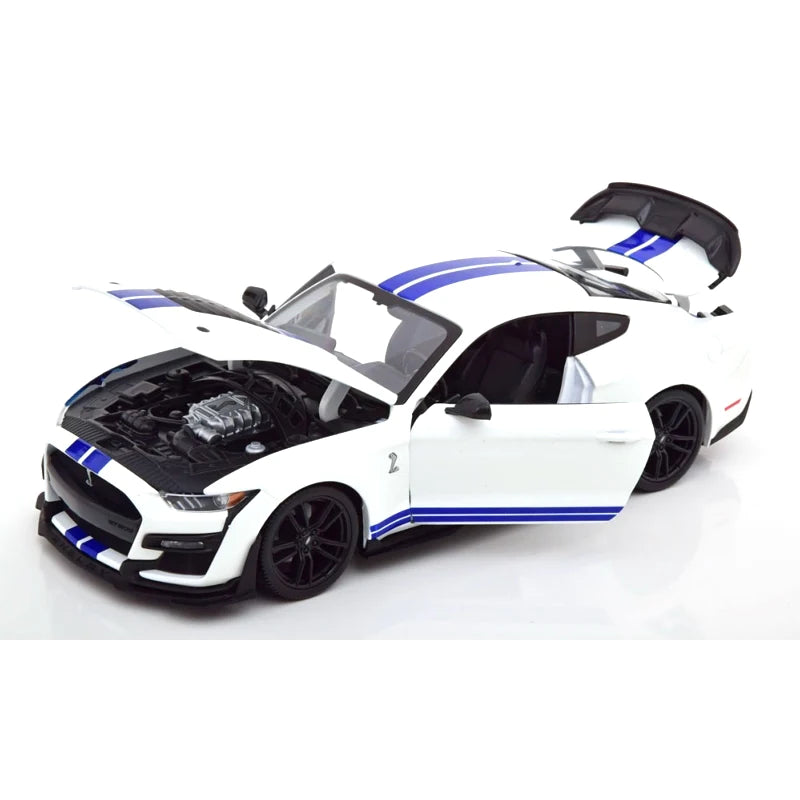 Ford Mustang Shelby GT500 2020 alb cu dungi albastre - 1/18 Maisto