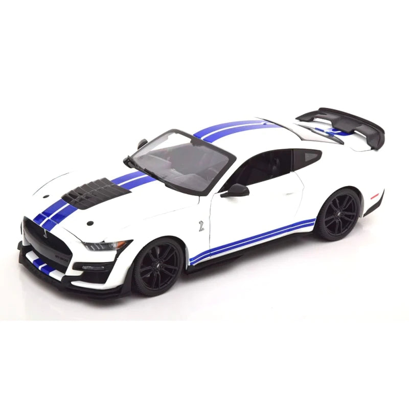 Ford Mustang Shelby GT500 2020 alb cu dungi albastre - 1/18 Maisto