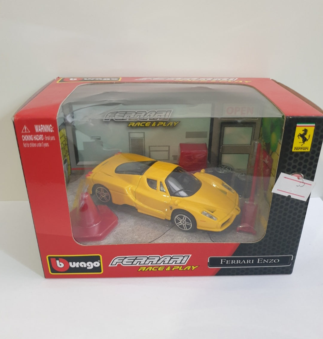 Ferrari Enzo galben cu accesorii - 1/43 Bburago