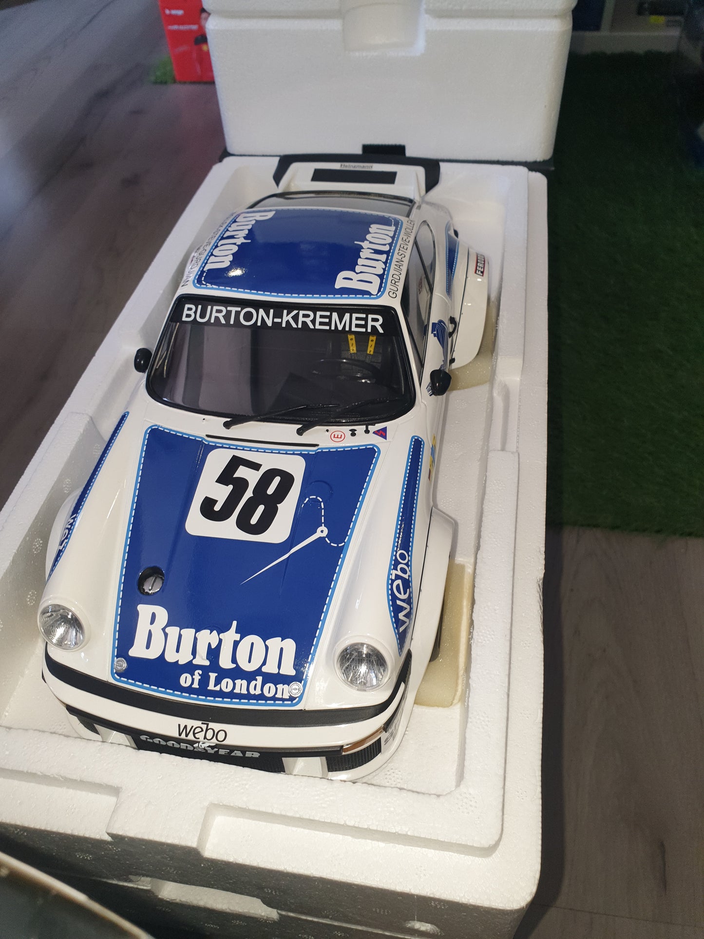 Porsche 934 Winners Group IV Le Mans 24h 1977 #58 - 1/12 Minichamps