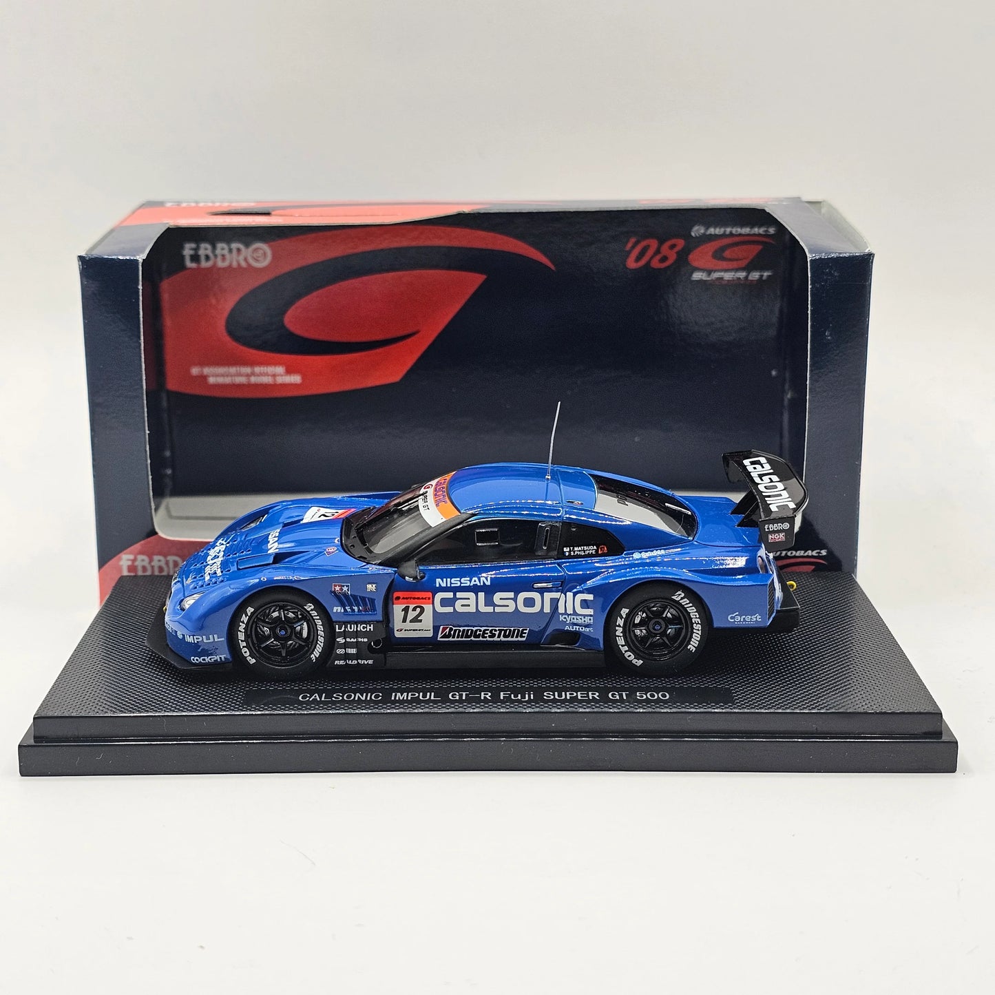 Nissan Calsonic Impul GT-R Sgt500 2010 Rd.3 Fuji #12 cu vitrina plexiglass - 1/43 Ebbro