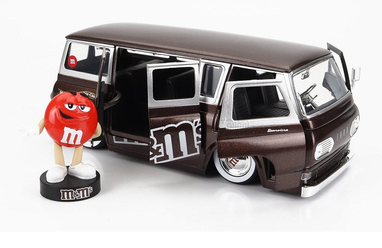 Ford Econoline 1965 cu figurina M&M's rosu - 1/24 Jada