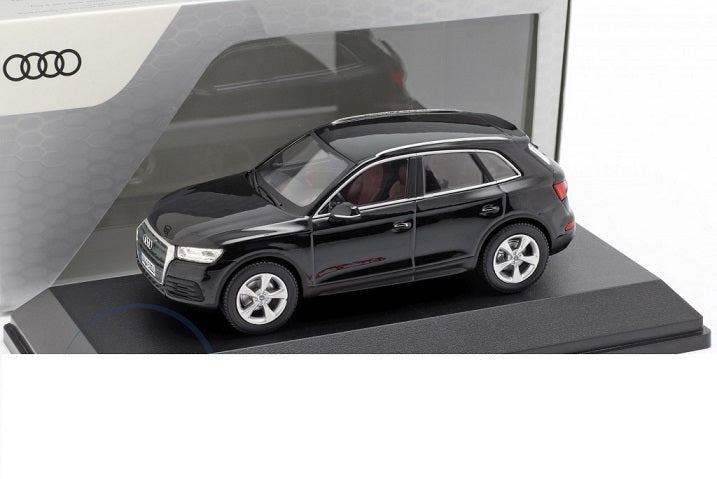 Audi Q5 negru cu vitrina plexiglass - 1/43 Spark