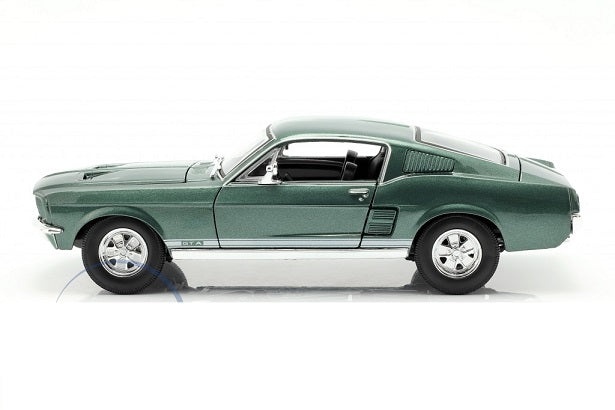 Ford Mustang Gta Fastback verde 1967 - 1/18 Maisto