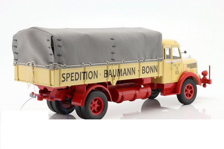 Camion Krupp Titan SWL 80 flatbed truck Baumann with tarp 1950-54 crem/rosu - 1:18 Road Kings