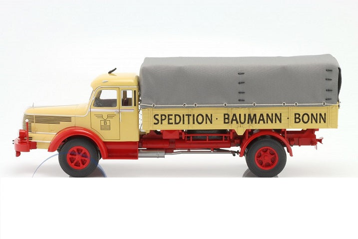 Camion Krupp Titan SWL 80 flatbed truck Baumann with tarp 1950-54 crem/rosu - 1:18 Road Kings