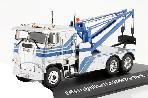 Camion Freightliner FLA 9664 Tow Truck 1984 argintiu/albastru cu vitrina plexiglass - 1/43 Greenlight