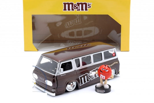 Ford Econoline 1965 cu figurina M&M's rosu - 1/24 Jada