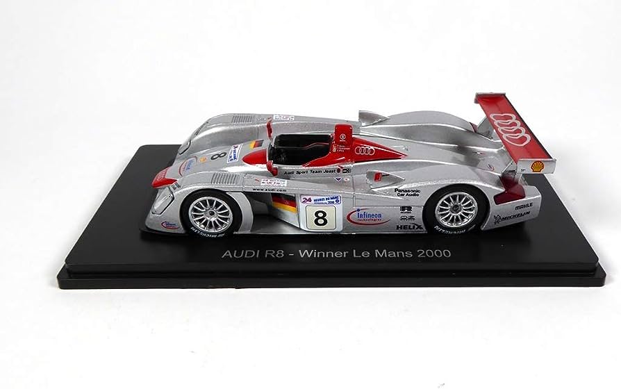 Audi R8 - Winner Le Mans 2000 cu vitrina plexiglass - 1/43 Spark