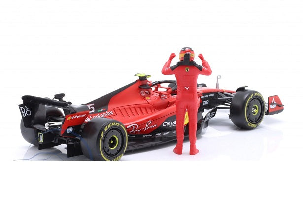 Formula 1 Ferrari SF-23 #55 cu figurina Carlos Sainz jr. - 1/24 Bburago