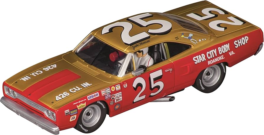 Plymouth Road Runner No.25 cu pilot si vitrina plexiglass pentru pista Carrera - 1/32 Carrera Evolution