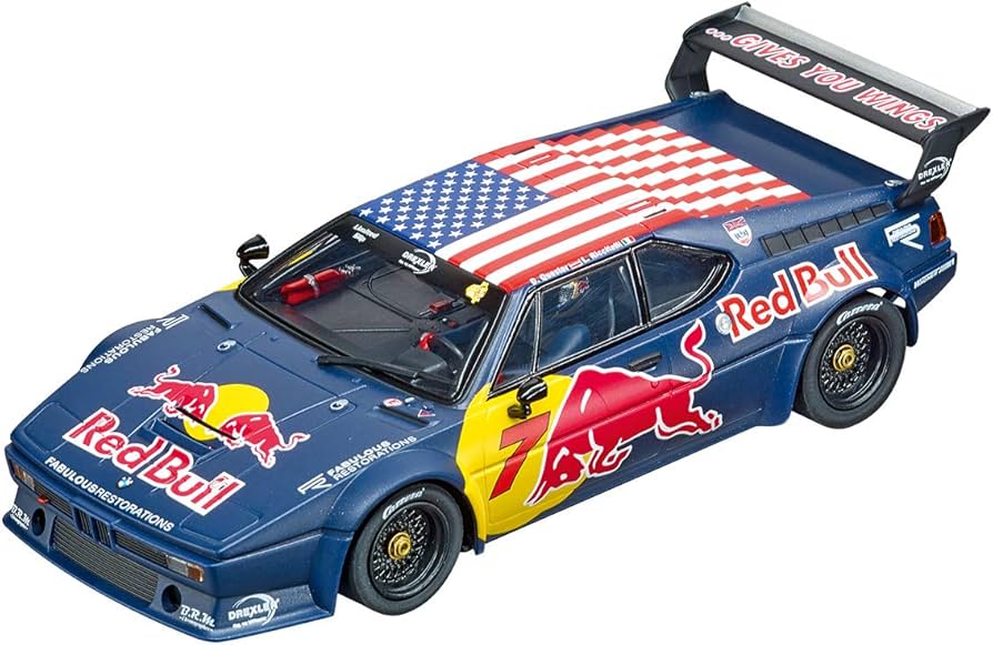 BMW M1 Procar No.7 Daytona 2017 cu pilot si vitrina plexiglass pentru pista Carrera - 1/32 Carrera Evolution