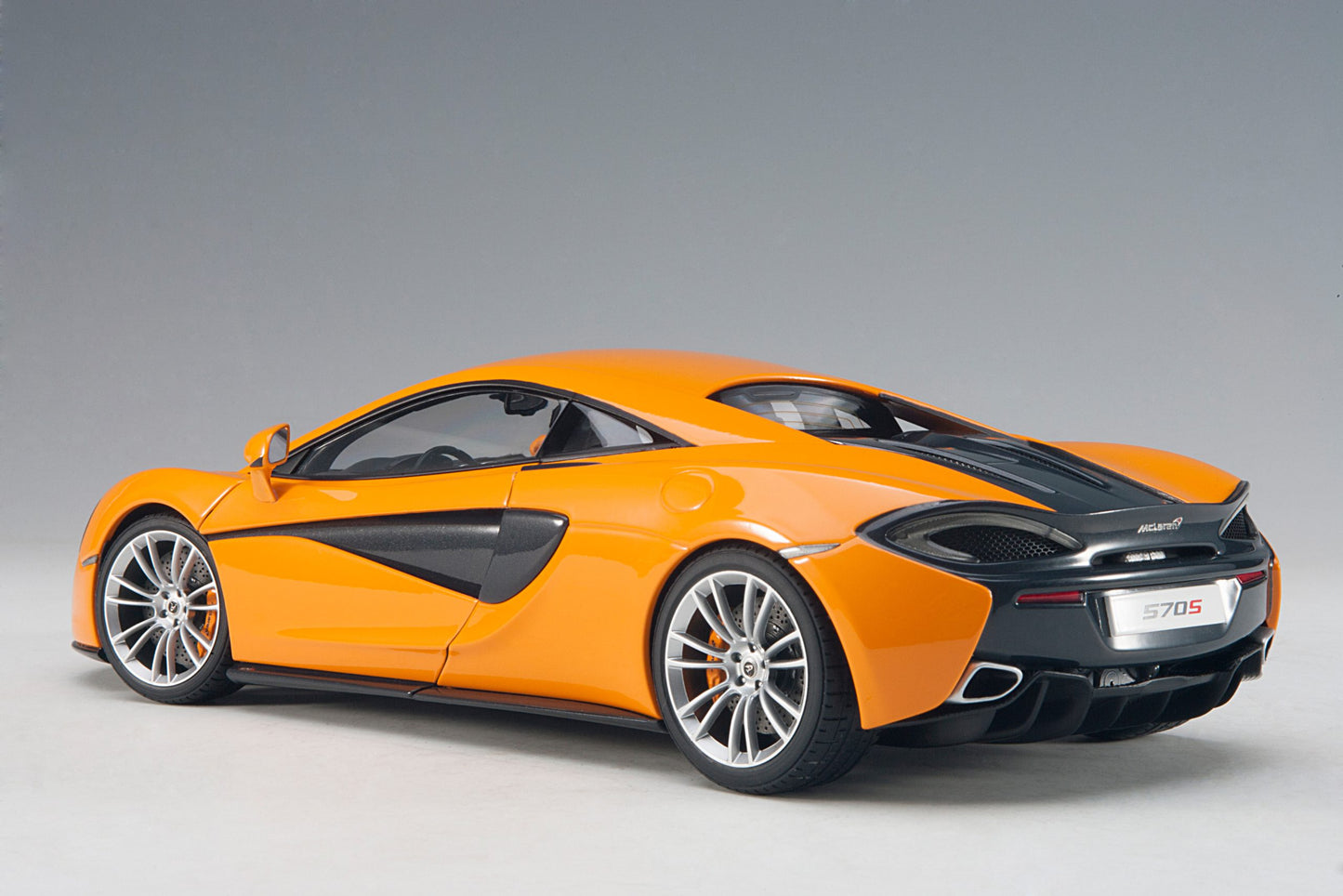 McLaren 570S Orange - 1/18 AUTOART