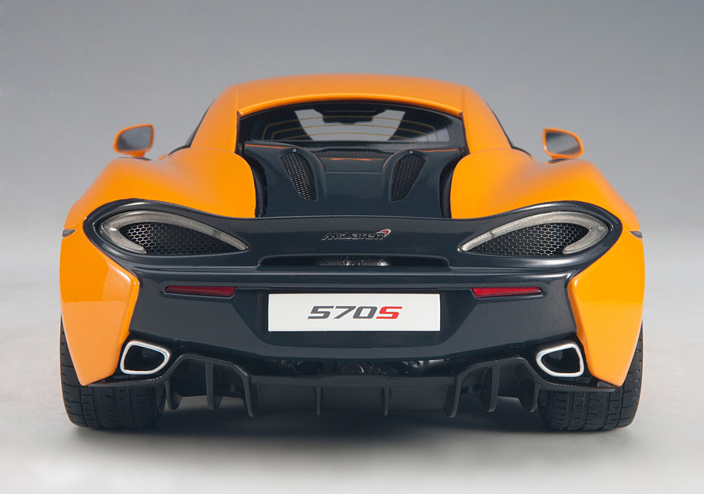 McLaren 570S Orange - 1/18 AUTOART