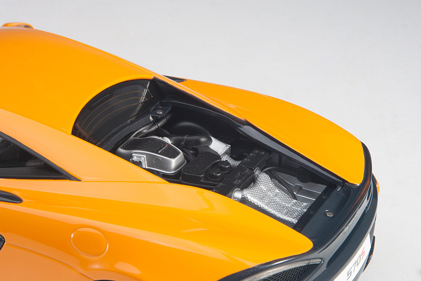 McLaren 570S Orange - 1/18 AUTOART