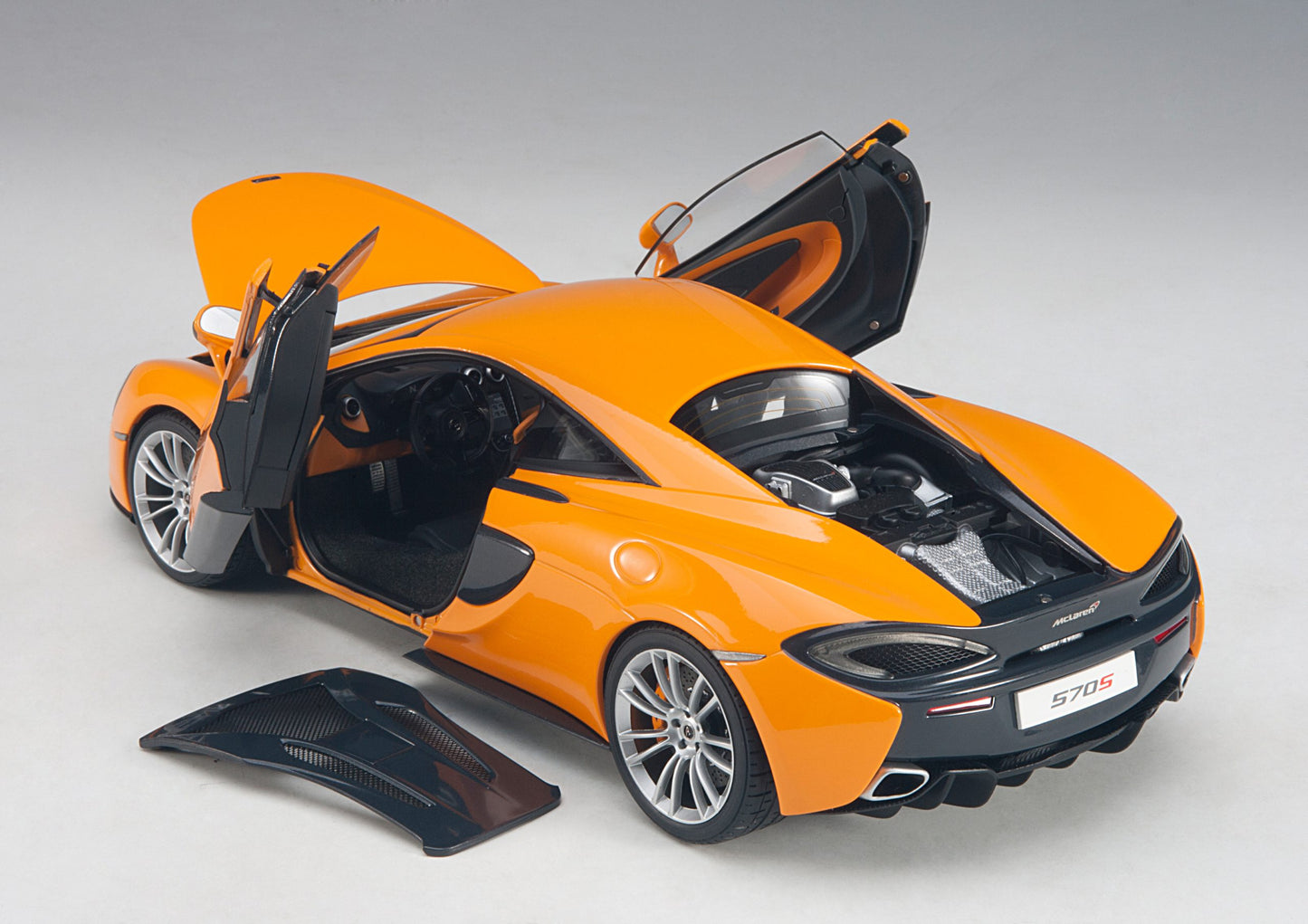 McLaren 570S Orange - 1/18 AUTOART