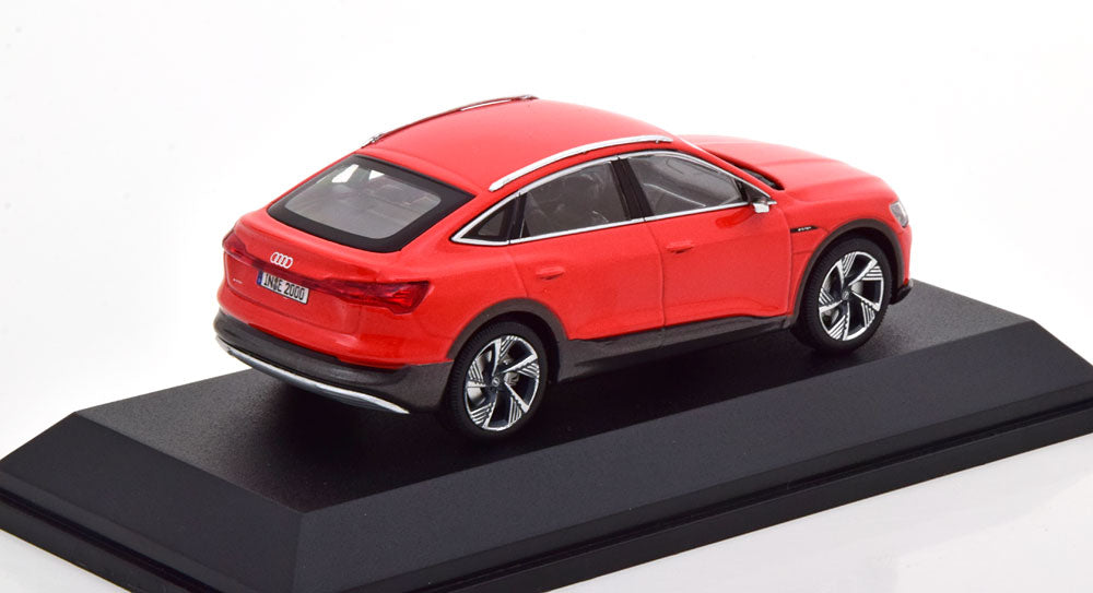 Audi e-tron Sportback catalunya red cu vitrina plexiglass - 1/43 IScale