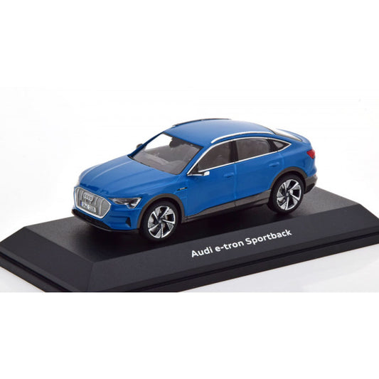 Audi e-tron Sportback antigua blue cu vitrina plexiglass - 1/43 IScale