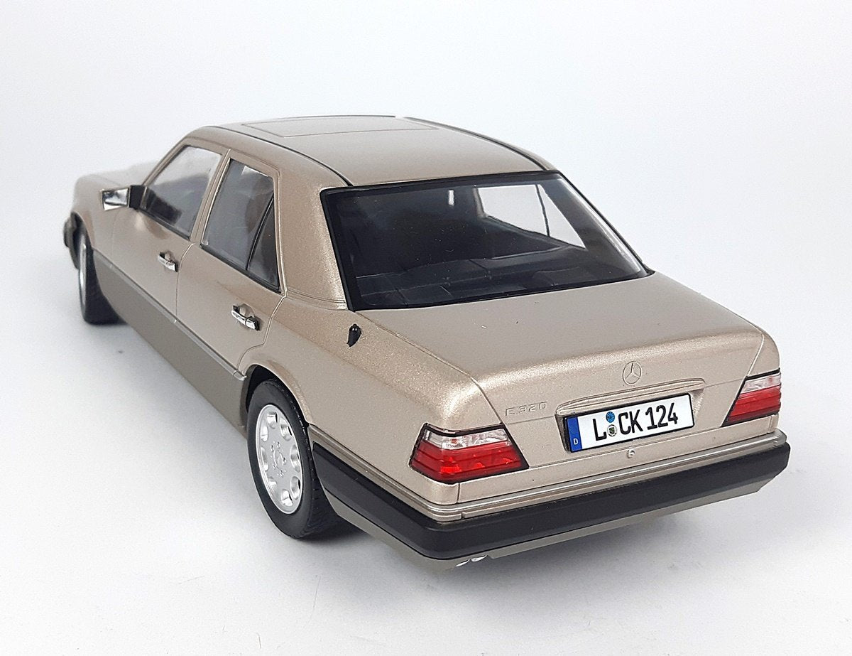 Mercedes-Benz E-Klasse 1989 smoke silver - 1/18 IScale