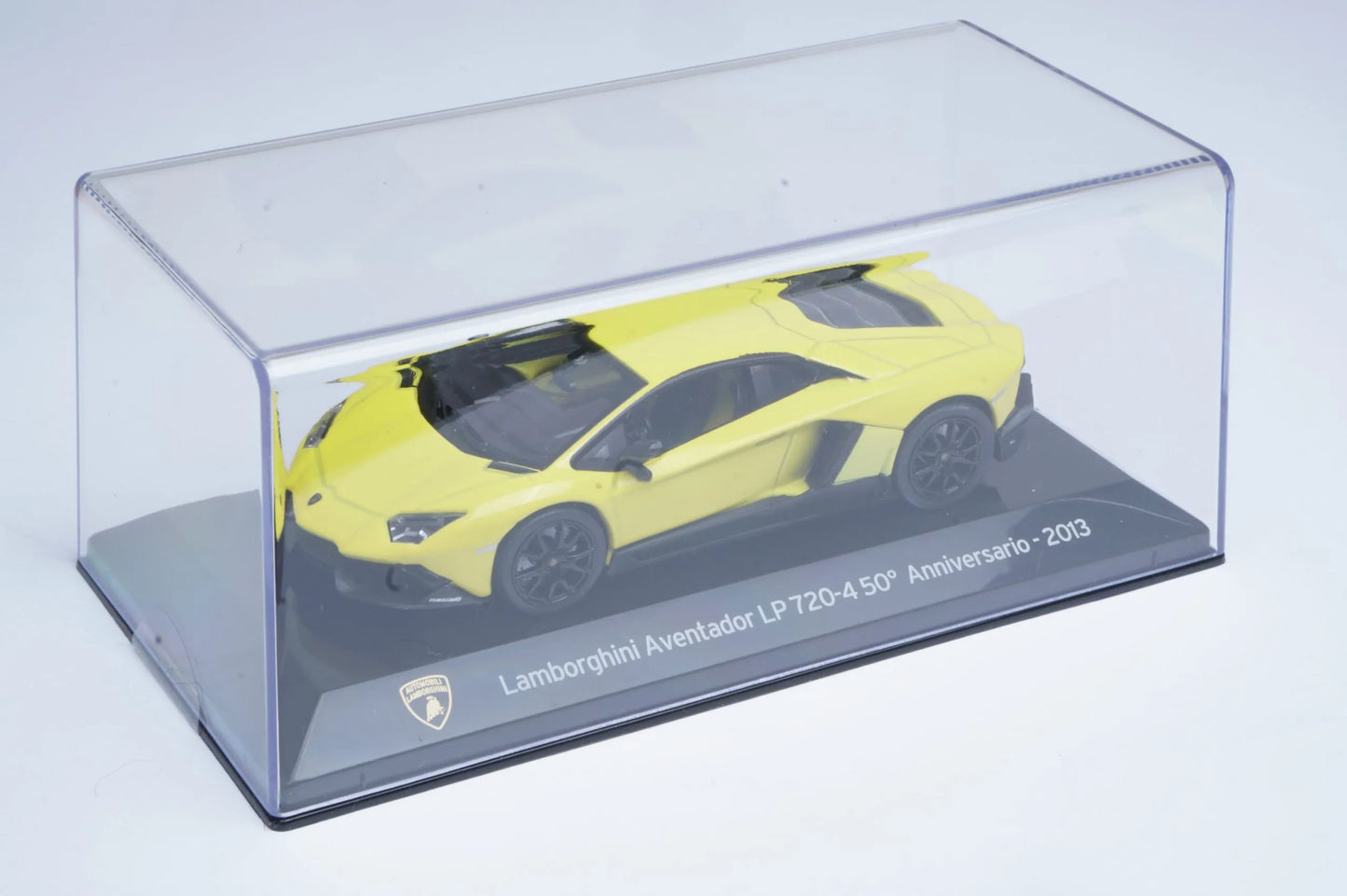 Lamborghini Aventador LP 720-4 50 Anniversario 2013 cu vitrina plexiglass - 1/43 Altaya