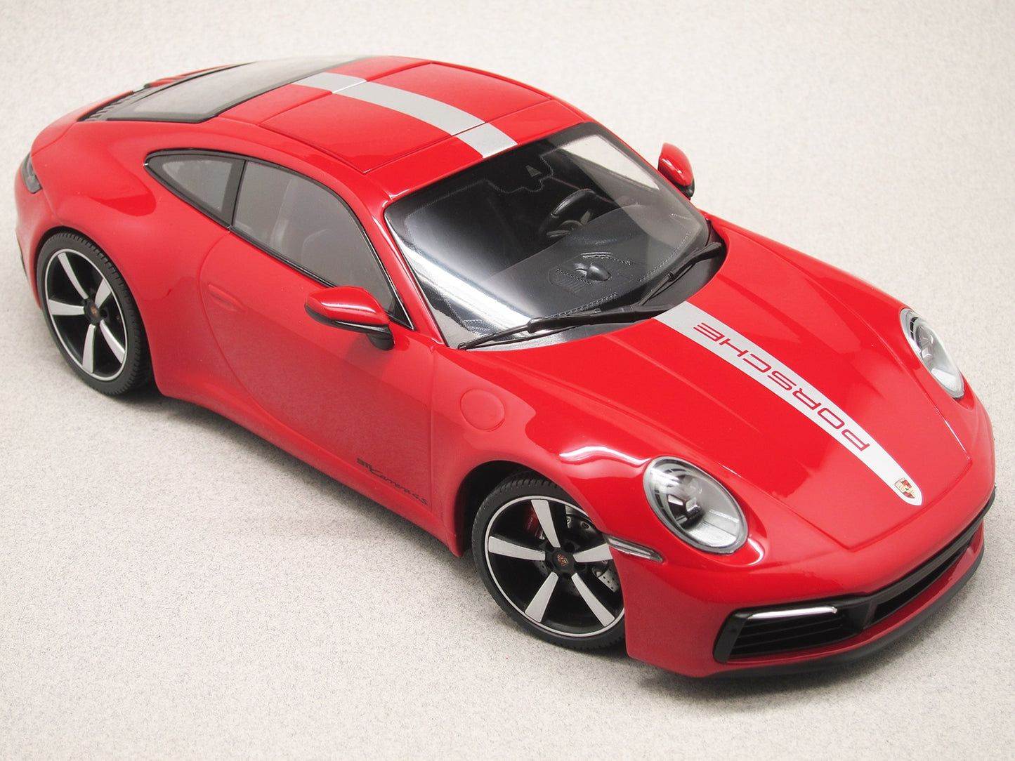 Porsche 911 Carrera 4S 2019 carmine 1/600 pcs - 1/18 Minichamps