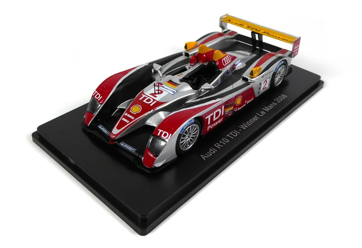 AUDI R10 TDI - Winner Le Mans 2008 cu vitrina plexiglass,produs la scara 1/43 de Spark.