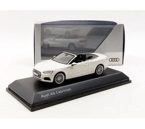 Audi A5 Cabriolet Alb cu vitrina plexiglass - 1/43 Spark