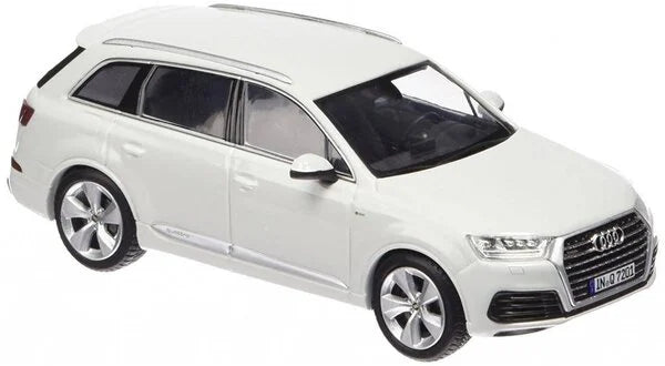 Audi Q7 alb cu vitrina plexiglass - 1/43 Spark