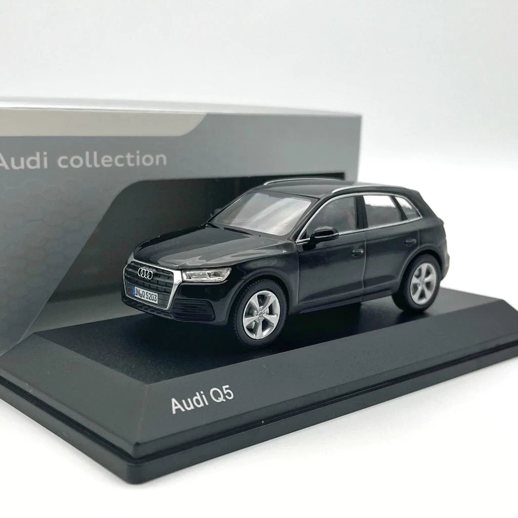 Audi Q5 negru cu vitrina plexiglass - 1/43 Spark