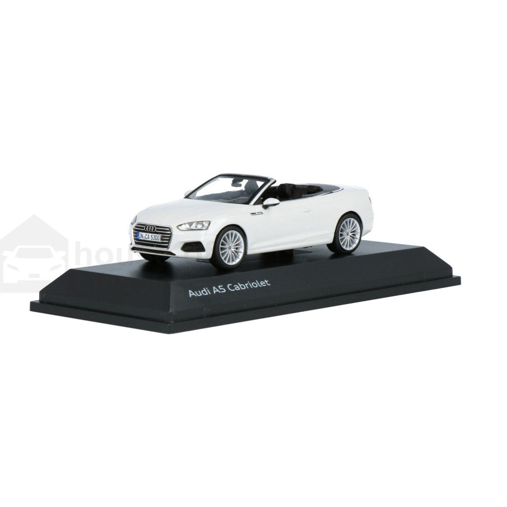 Audi A5 Cabriolet Alb cu vitrina plexiglass - 1/43 Spark