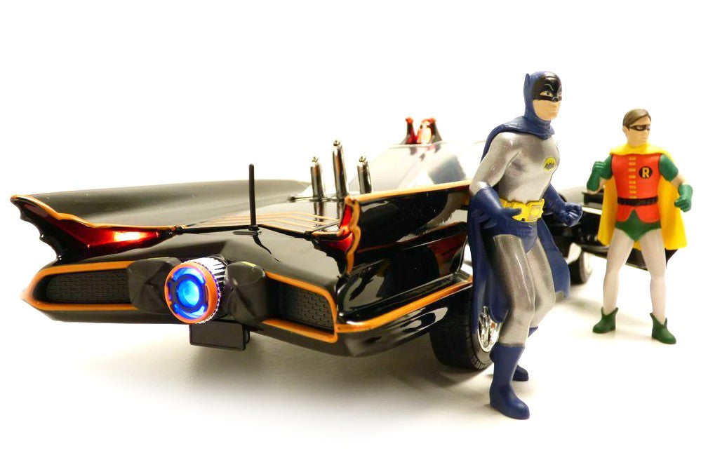 Batmobil cu lumini si cu 2 figurine - 1/18 Jada