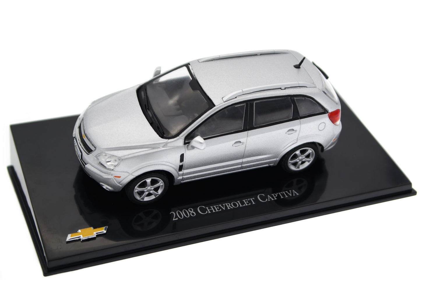 Chevrolet Captiva 2008 cu vitrina plexiglass - 1/43 Altaya