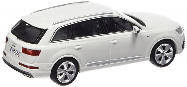 Audi Q7 alb cu vitrina plexiglass - 1/43 Spark