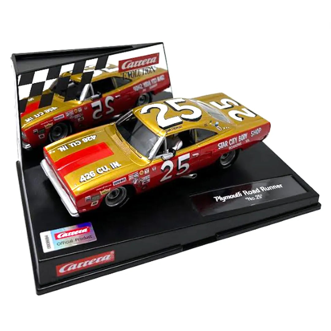 Plymouth Road Runner No.25 cu pilot si vitrina plexiglass pentru pista Carrera - 1/32 Carrera Evolution