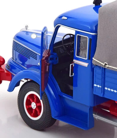 Camion Krupp Titan SWL 80 flatbed truck Baumann with tarp 1950-54 albastru/rosu - 1:18 Road Kings