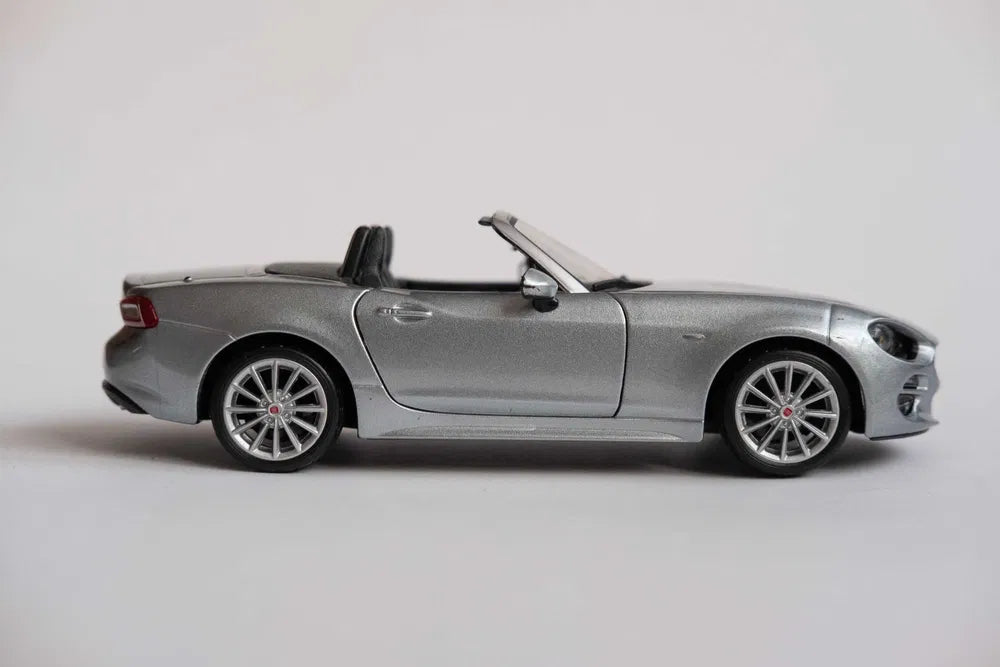 Fiat 124 Spider - 1/24 Bburago