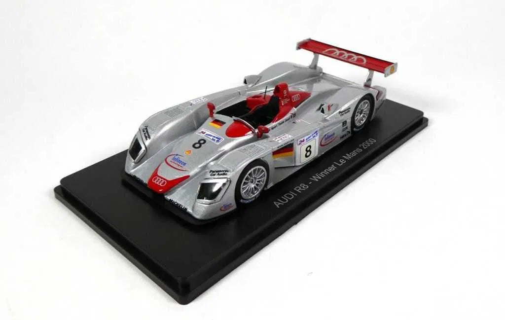 Audi R8 - Winner Le Mans 2000 cu vitrina plexiglass - 1/43 Spark