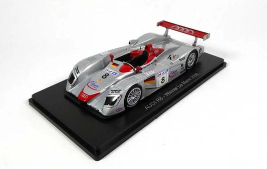 Audi R8 - Winner Le Mans 2000 cu vitrina plexiglass - 1/43 Spark