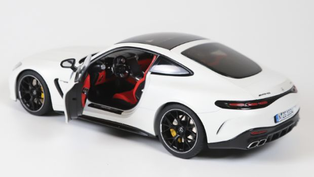 Mercedes AMG GT 63 alb - 1/18 Nzg