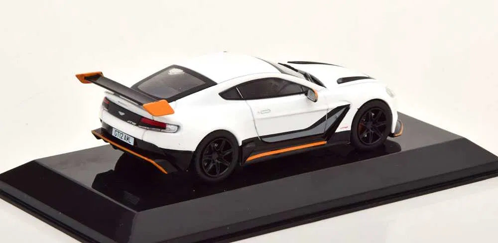 Aston Martin Vantage GT12 2015 cu vitrina plexiglass - 1/43 Altaya