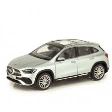 Mercedes-Benz GLA argintiu - 1/18 Z-Models