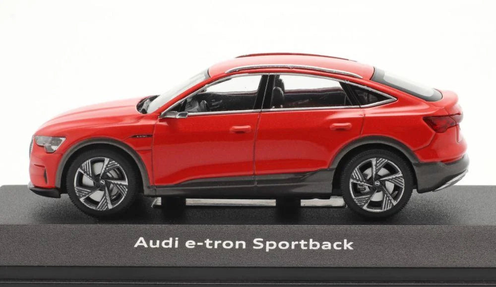 Audi e-tron Sportback catalunya red cu vitrina plexiglass - 1/43 IScale