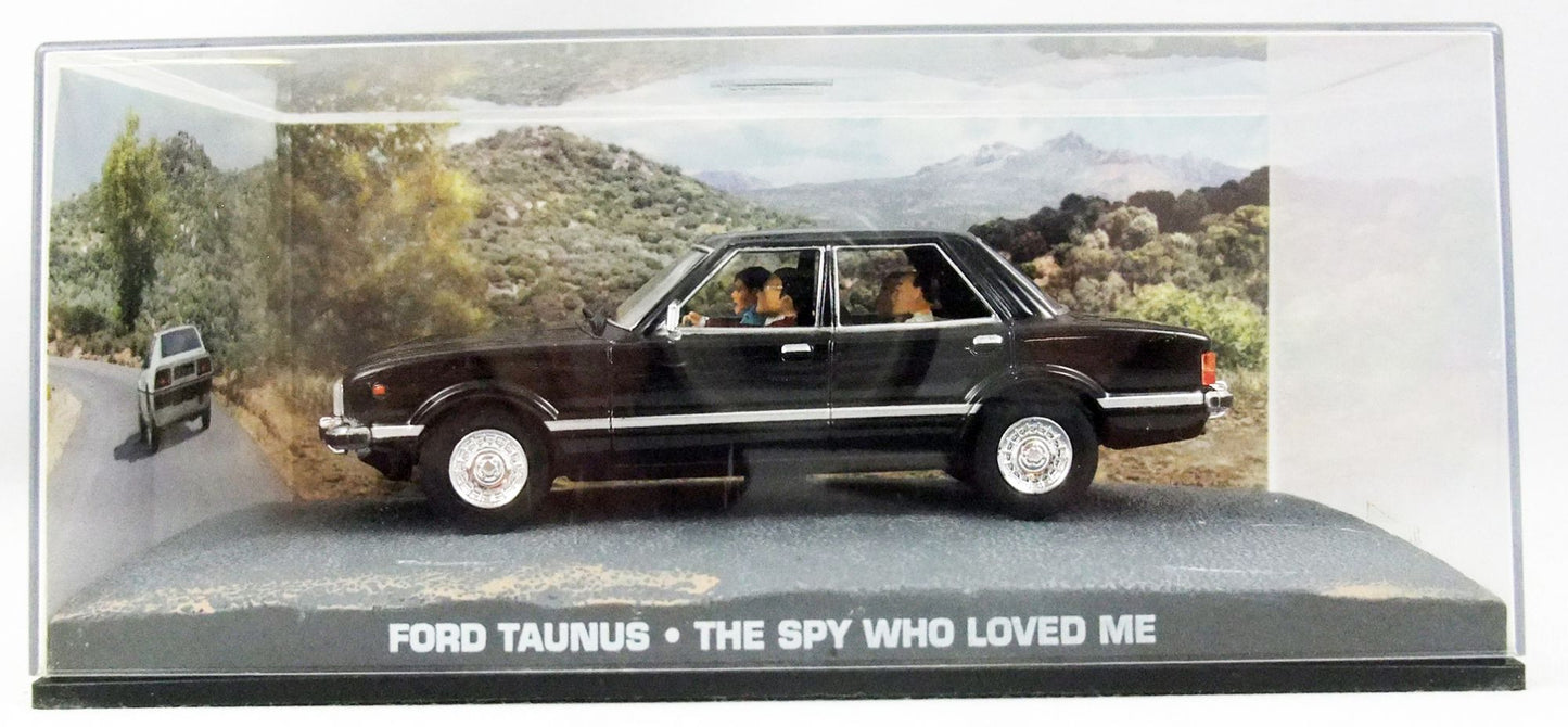 Ford Taunus cu 4 figurine - The spy who loved me cu vitrina plexiglass - 1/43 Altaya